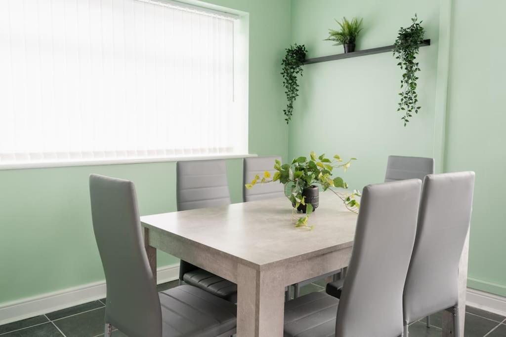 Prenton House, 3Br Close To Liverpool Birkenhead Extérieur photo