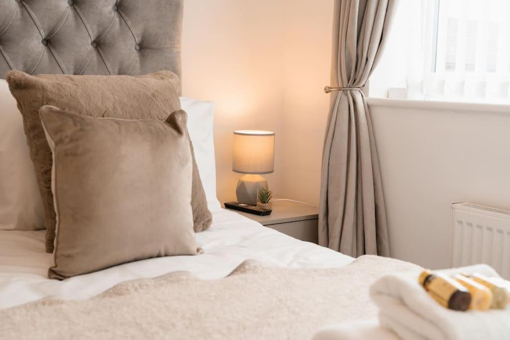 Prenton House, 3Br Close To Liverpool Birkenhead Extérieur photo