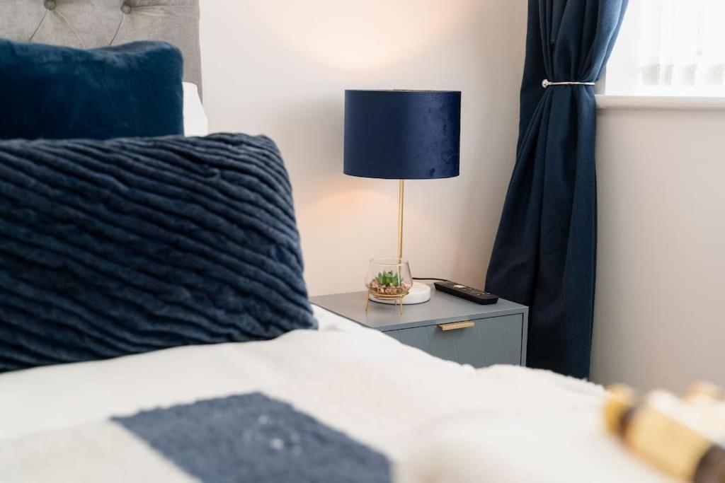 Prenton House, 3Br Close To Liverpool Birkenhead Extérieur photo