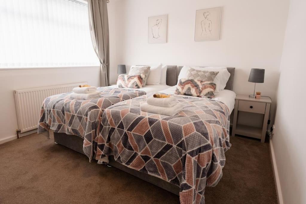 Prenton House, 3Br Close To Liverpool Birkenhead Extérieur photo